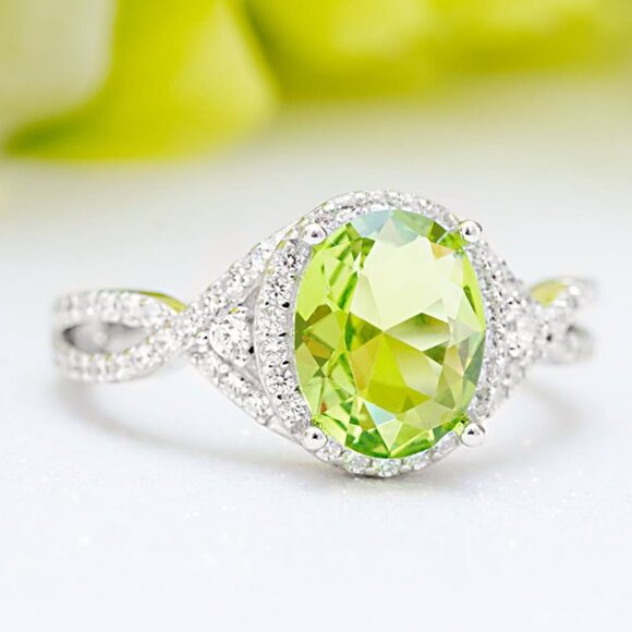Green Peridot Oval ring, 925 Sterling Silver Charmed Aroma Birthstone Collection - Picture 3 of 3